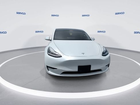 Used 2022 Tesla Model Y Long Range AWD/4WD image 3