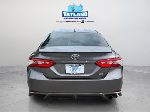 Used 2019 Toyota Camry SE FWD image 4