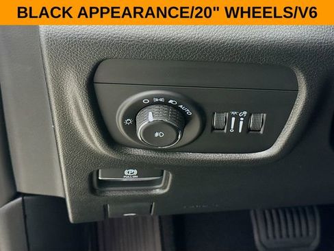 New 2025 Jeep Grand Cherokee L Limited w/ Black Appearance Package AWD/4WD image 10