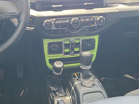 Used 2025 Jeep Wrangler Unlimited Sport AWD/4WD image 15