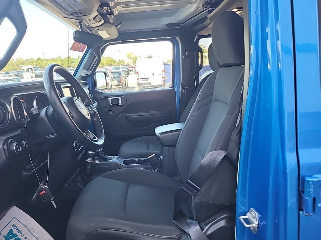 Used 2023 Jeep Gladiator Sport AWD/4WD image 3