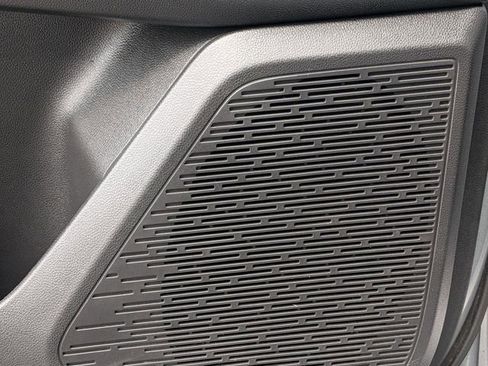 Used 2025 Chevrolet Equinox LT image 16