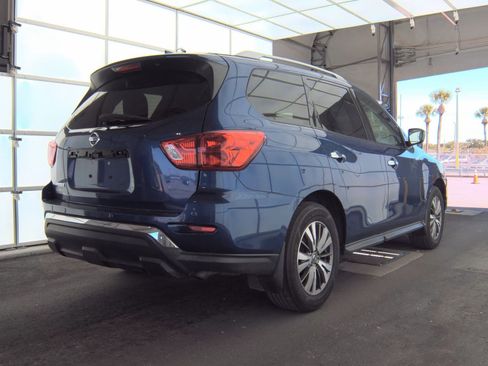 Used 2020 Nissan Pathfinder S FWD image 3