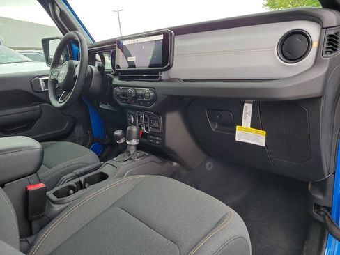 Used 2025 Jeep Wrangler Unlimited Sport AWD/4WD image 10