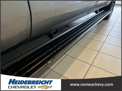 Used 2023 GMC Yukon XL AT4 w/ AT4 Premium Package image 44