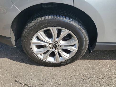 Used 2023 Ford Edge Titanium image 7