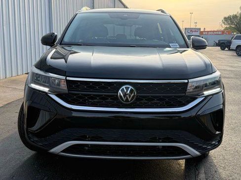 Used 2024 Volkswagen Taos SE image 4