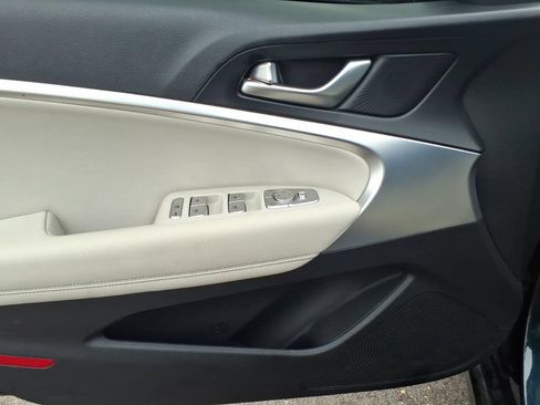 Used 2024 Genesis G70 2.5T RWD image 15