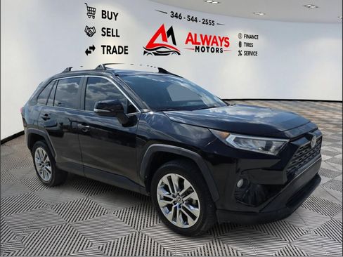 Used 2021 Toyota RAV4 XLE Premium FWD image 19