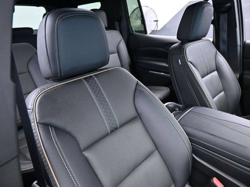 Used 2025 Chevrolet Traverse High Country FWD image 50
