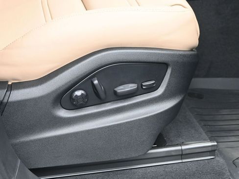 New 2025 Porsche Cayenne Coupe image 13