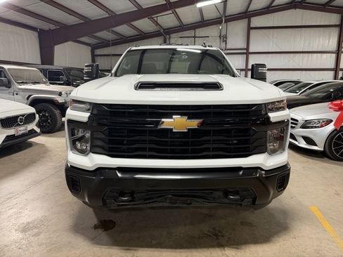 Used 2025 Chevrolet Silverado 2500 W/T w/ WT Convenience Package image 2