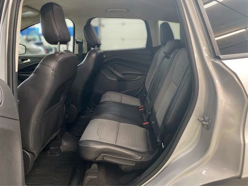 Used 2019 Ford Escape SE image 11