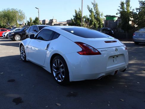 Used 2014 Nissan 370Z Coupe RWD image 5