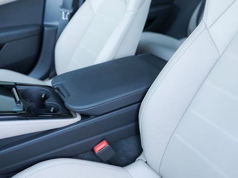 New 2025 Porsche Panamera 4 image 32