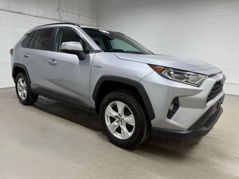 Used 2021 Toyota RAV4 XLE w/ Convenience Package AWD/4WD image 3