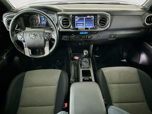 Used 2022 Toyota Tacoma TRD Off-Road AWD/4WD image 27
