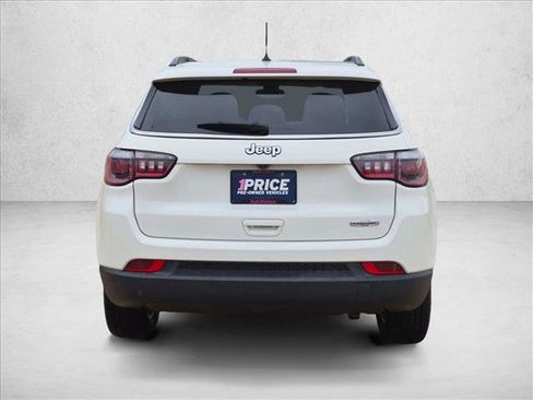 Used 2018 Jeep Compass Latitude FWD image 2