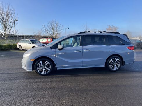 Used 2023 Honda Odyssey Touring image 2