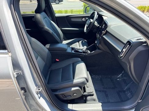 Used 2025 Volvo XC40 B5 Plus AWD/4WD image 15