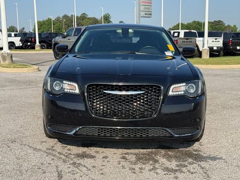 Used 2018 Chrysler 300 Touring w/ Sport Appearance Package RWD image 8