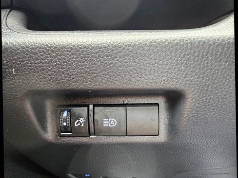 Used 2021 Toyota RAV4 LE image 25