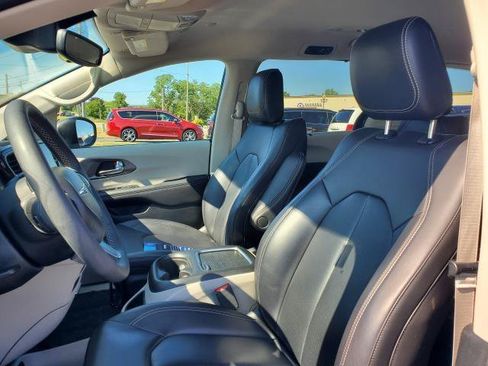 Used 2023 Chrysler Pacifica Touring-L w/ Road Tripper Package AWD/4WD image 5