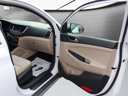 Used 2017 Hyundai Tucson SE image 18