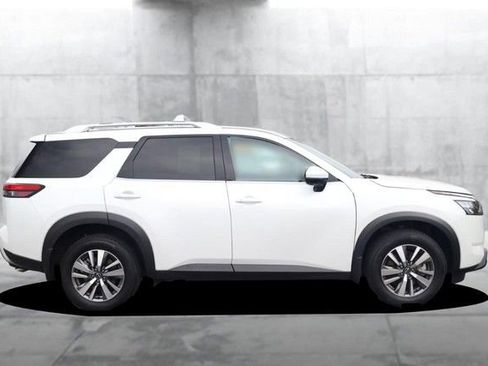 Certified 2025 Nissan Pathfinder SL AWD/4WD image 5