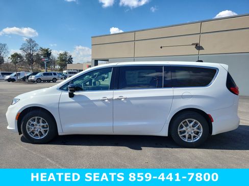 New 2026 Chrysler Pacifica Select image 7