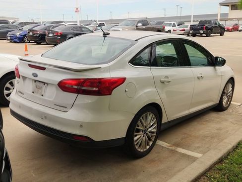 Used 2018 Ford Focus Titanium FWD image 3
