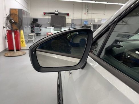 New 2025 Volkswagen Tiguan SE R-Line image 8