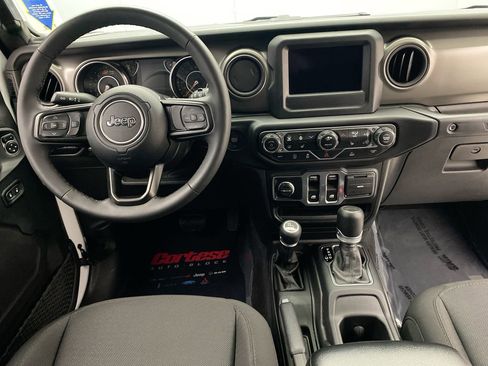 Used 2023 Jeep Wrangler Sport AWD/4WD image 15