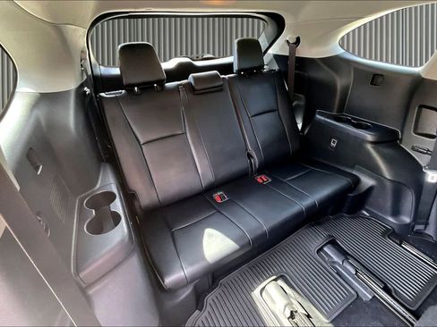 Used 2020 Toyota Highlander XLE AWD/4WD image 29