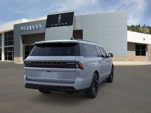 New 2026 Lincoln Navigator L Reserve w/ Jet Appearance Package AWD/4WD image 8