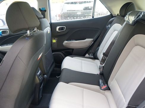 Certified 2025 Hyundai Venue SEL image 13