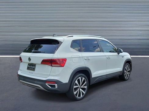 Used 2023 Volkswagen Taos SE FWD image 3