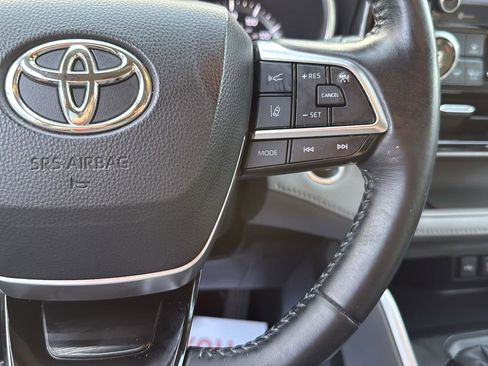 Used 2021 Toyota Highlander XLE image 14