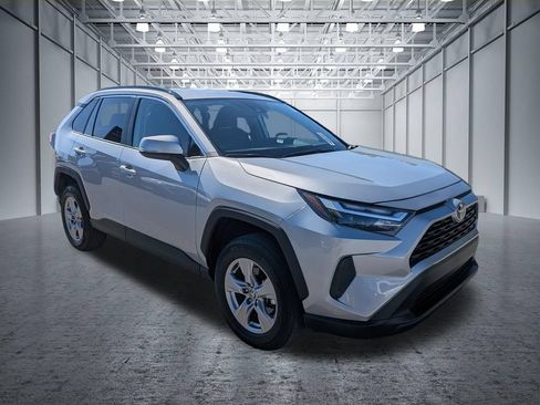 Used 2025 Toyota RAV4 XLE AWD/4WD image 12