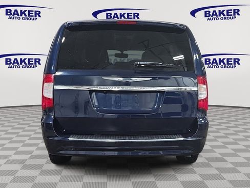Used 2015 Chrysler Town & Country Touring-L w/ Driver Convenience Group image 6