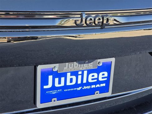 New 2025 Jeep Grand Cherokee Altitude image 28