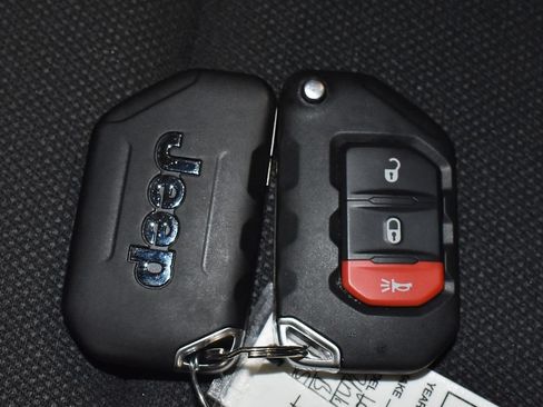 Used 2023 Jeep Wrangler Unlimited Sahara AWD/4WD image 10