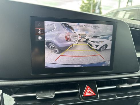 Used 2024 Kia Niro LX image 17