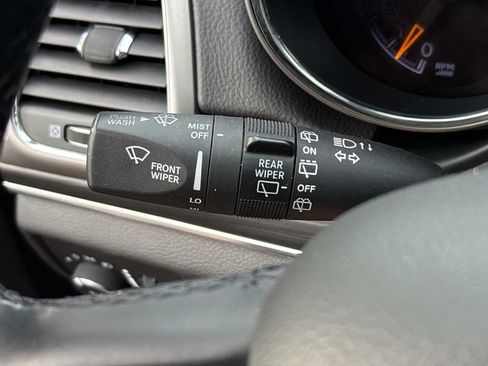 Used 2020 Jeep Grand Cherokee Limited AWD/4WD image 22