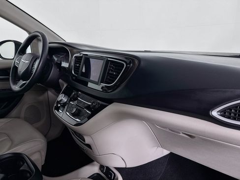 Used 2021 Chrysler Voyager Lxi FWD image 28