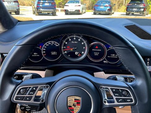 Used 2020 Porsche Cayenne Turbo image 28