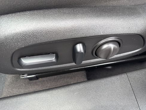 Used 2018 Chevrolet Malibu LT FWD image 34