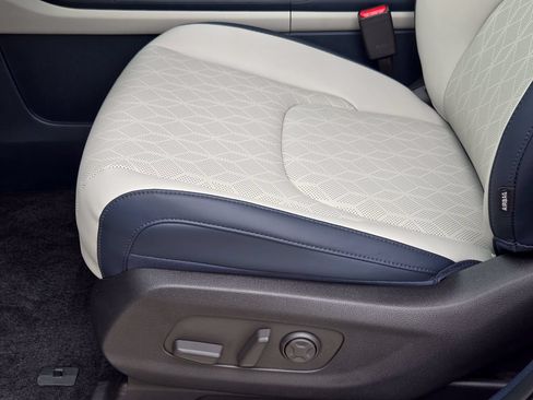 New 2026 Kia Carnival EX FWD image 19