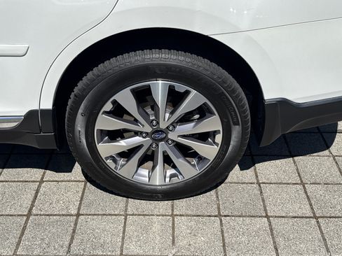 Used 2017 Subaru Outback 3.6R Touring w/ Popular Package #5A AWD/4WD image 4