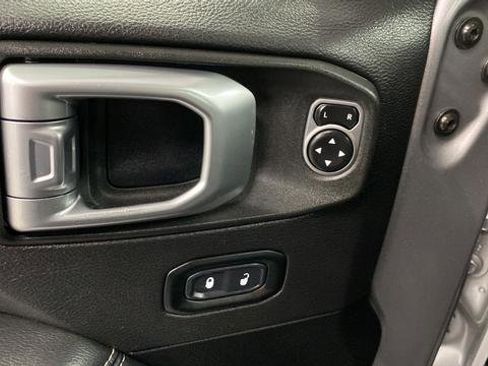 Used 2020 Jeep Wrangler Unlimited Sahara AWD/4WD image 20